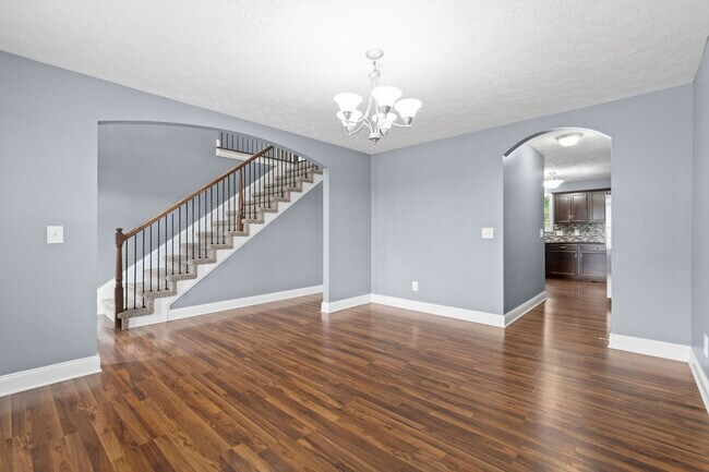Building Photo - Pet Friendly Four Bedroom!