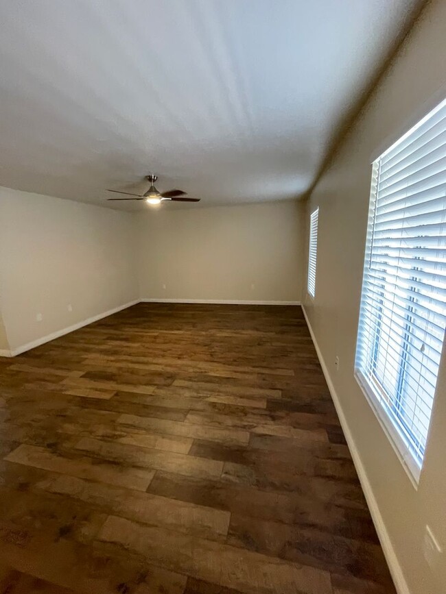 Building Photo - COMING SOON! Beautiful 2 Bedroom, 2 Bath i...