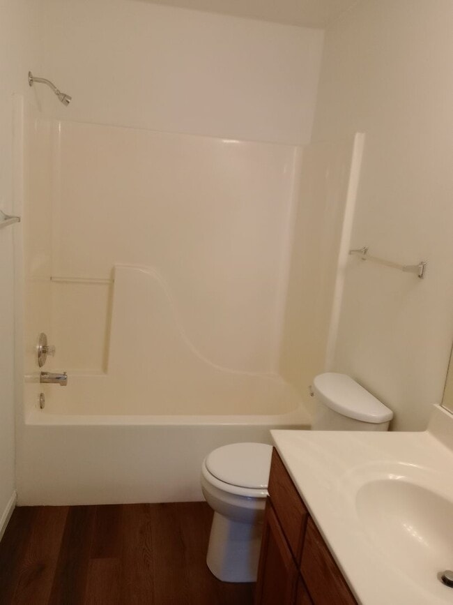 Building Photo - 1724-1726-1726 Louise Cir