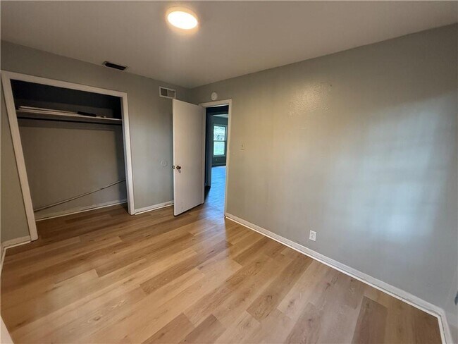 Building Photo - 508 Castile Dr