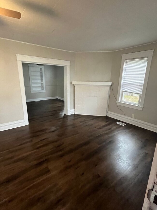 Building Photo - Spacious 3-Bedroom Home with Basement – Available NOW! – $1400/month