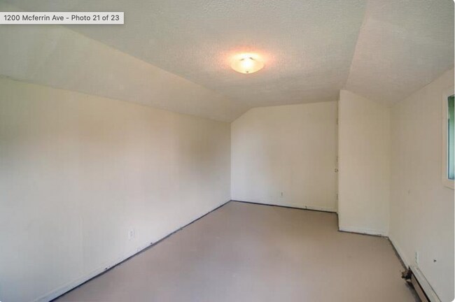 Building Photo - 2 bd/ 1bth w/ heated storage shed/studio, fenced yard