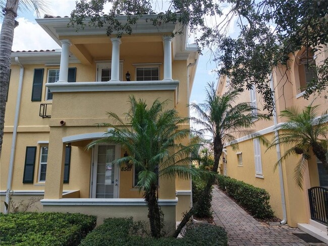 Building Photo - 8561 Insular Ln