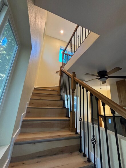 Building Photo - 1628 W 24th St