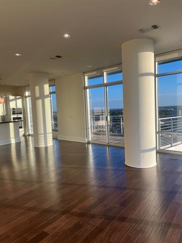 Building Photo - 8066 Park Ln