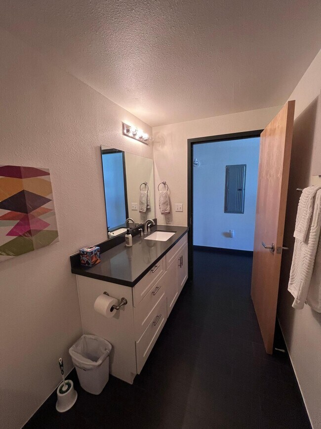 Building Photo - 524 Central Ave SW