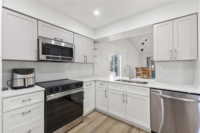 Building Photo - 5606 Blue Shadows Ct