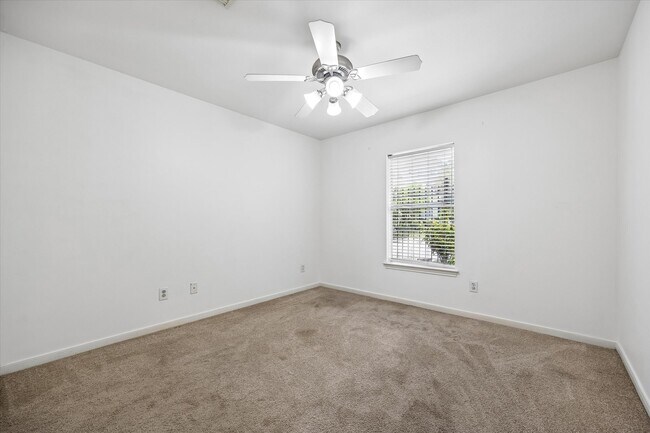 Building Photo - 1026 Van Buren St