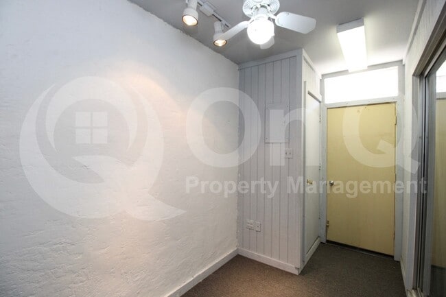 Building Photo - 9021 W Elm St