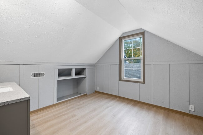 Building Photo - 5737 SE Harold St