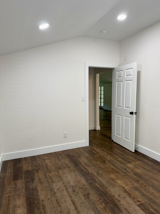 Building Photo - 740 Finn Long Rd