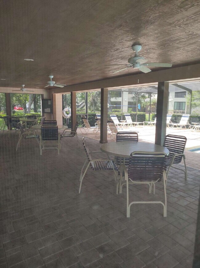 Building Photo - "$200 move in special!! 2-Bed, 2-Bath Cond...