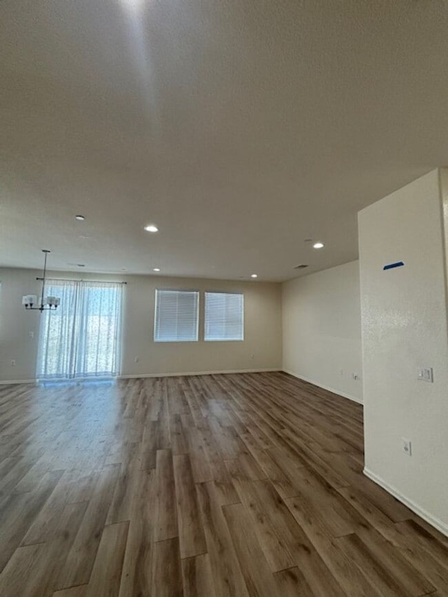 Building Photo - Upscale Living: Stunning 5-Bedroom, 3-Bath...