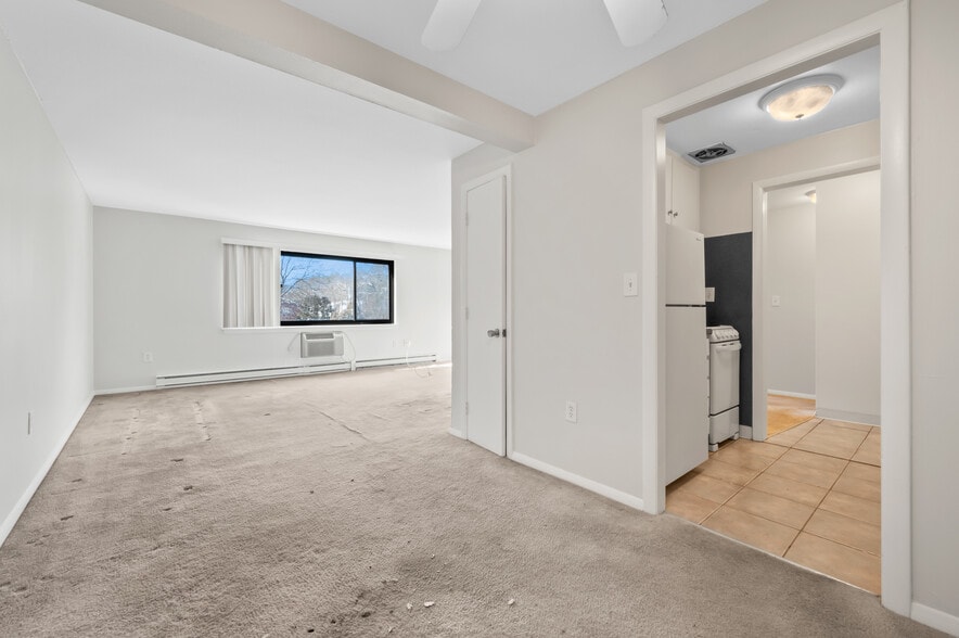 Building Photo - 43 Olcott Dr