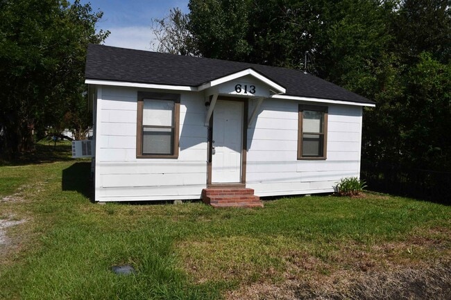 Building Photo - 613 Jones St
