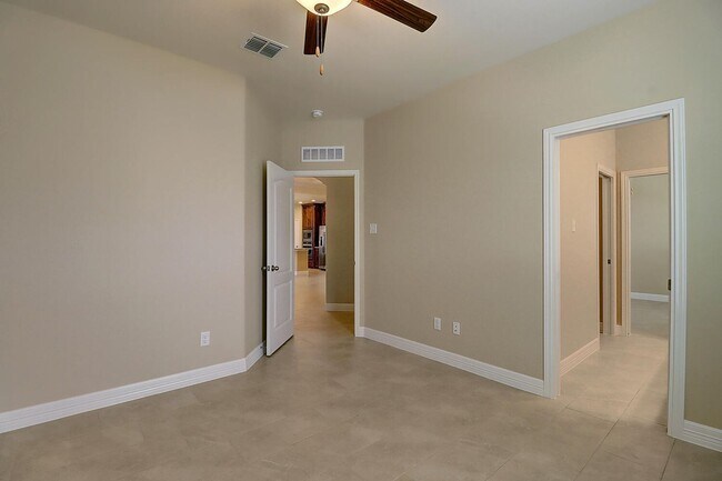 Building Photo - 2202 Crystal Bay Dr.