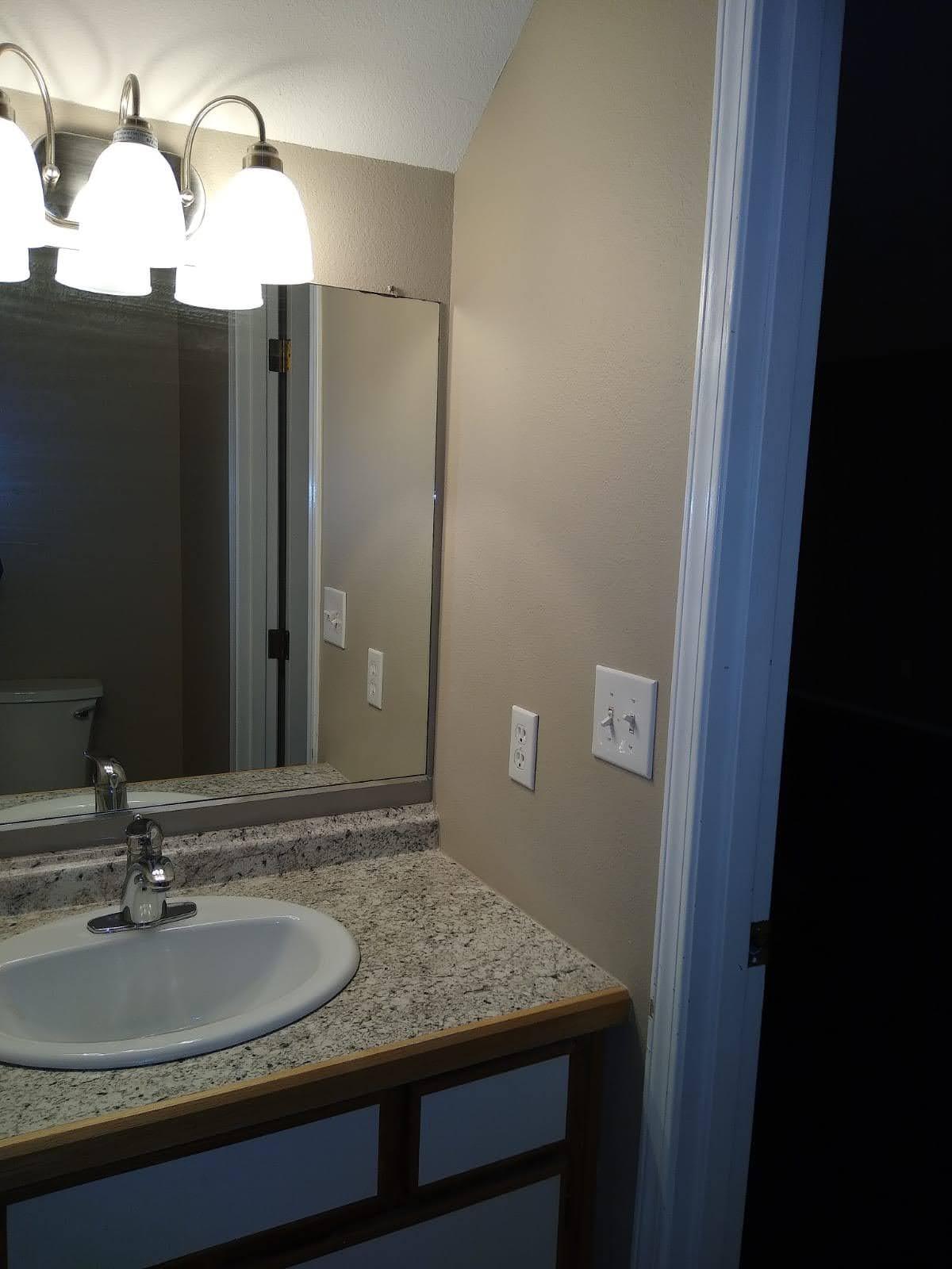 4-2b2b - 16049 SE Caruthers St