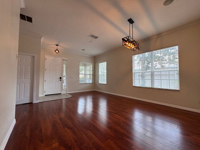 Building Photo - Gorgeous 4/3 Townhome in Oviedo ~ 2.5 Car ...