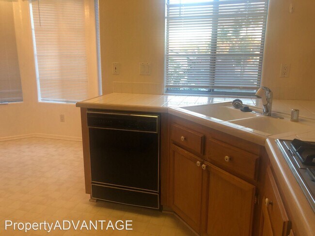 Building Photo - 2 br, 2 bath House - 3436 Cameo Dr. #70