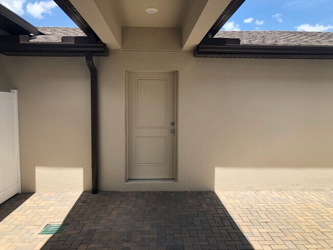 Building Photo - 2674 Mead Ave