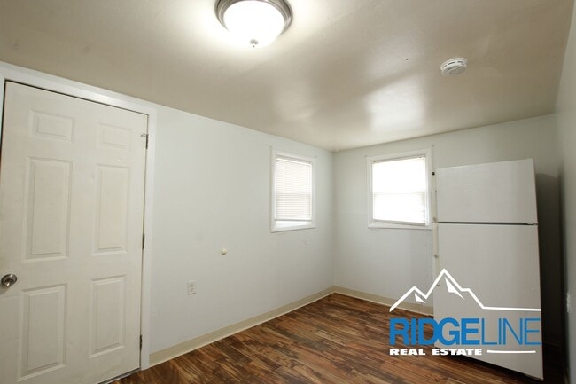 Building Photo - Great Smaller Home for Lease! (Water, Garb...
