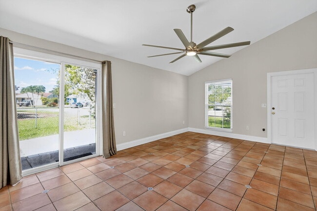 Building Photo - 5431 Courtney Cir