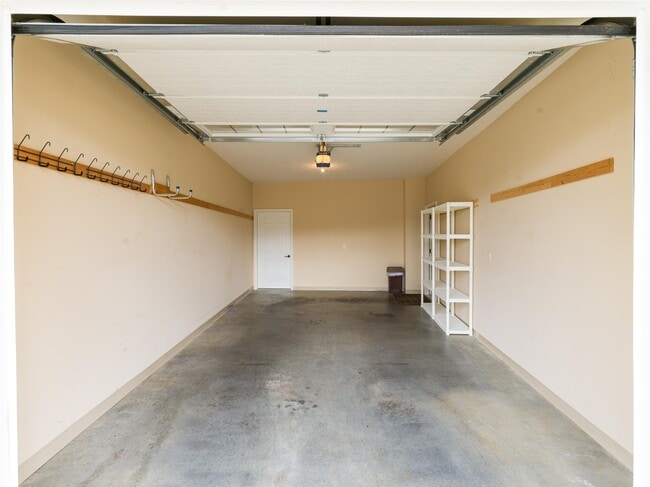 Building Photo - 2616 Greenport Dr