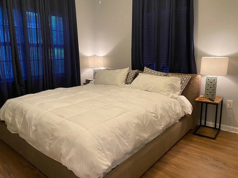 Building Photo - Room in Duplex on Jones Ave NW