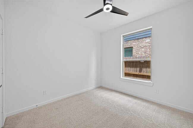 Building Photo - 23806 Pullin Market Dr