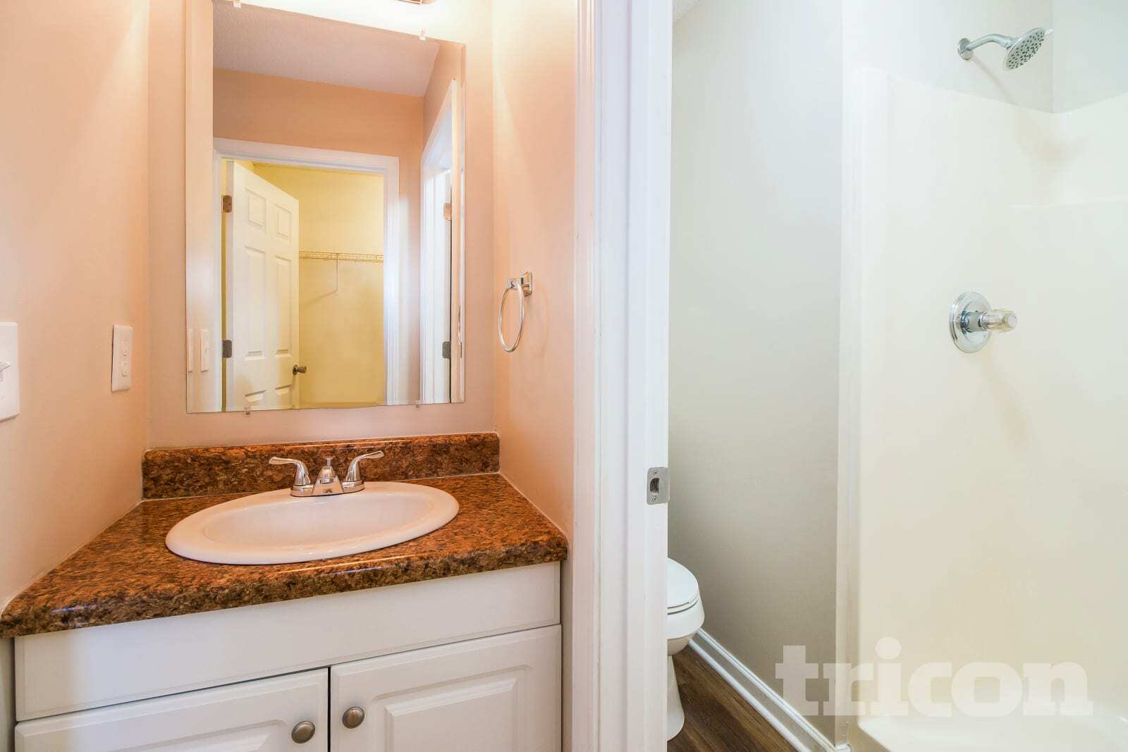 Building Photo - 438 Oakbrook Village Rd