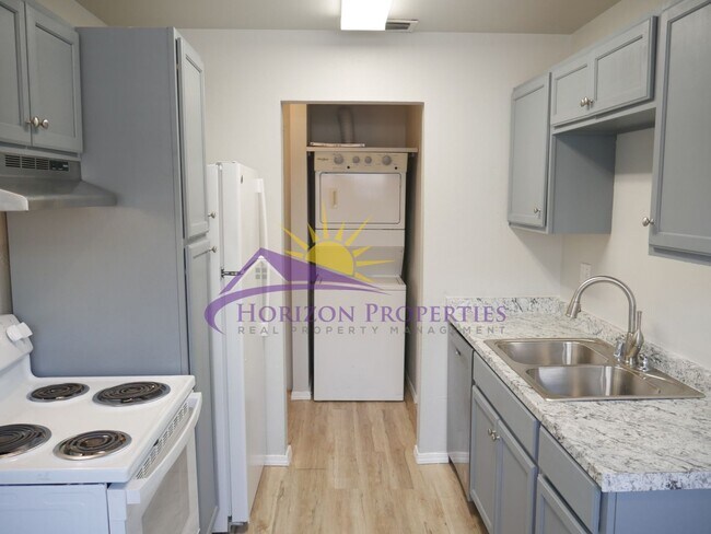 Building Photo - 2801-2803 Lerwick Rd