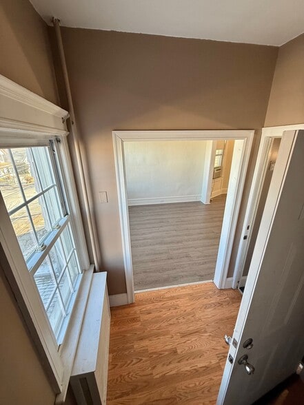 Building Photo - 216 Laurel Ave