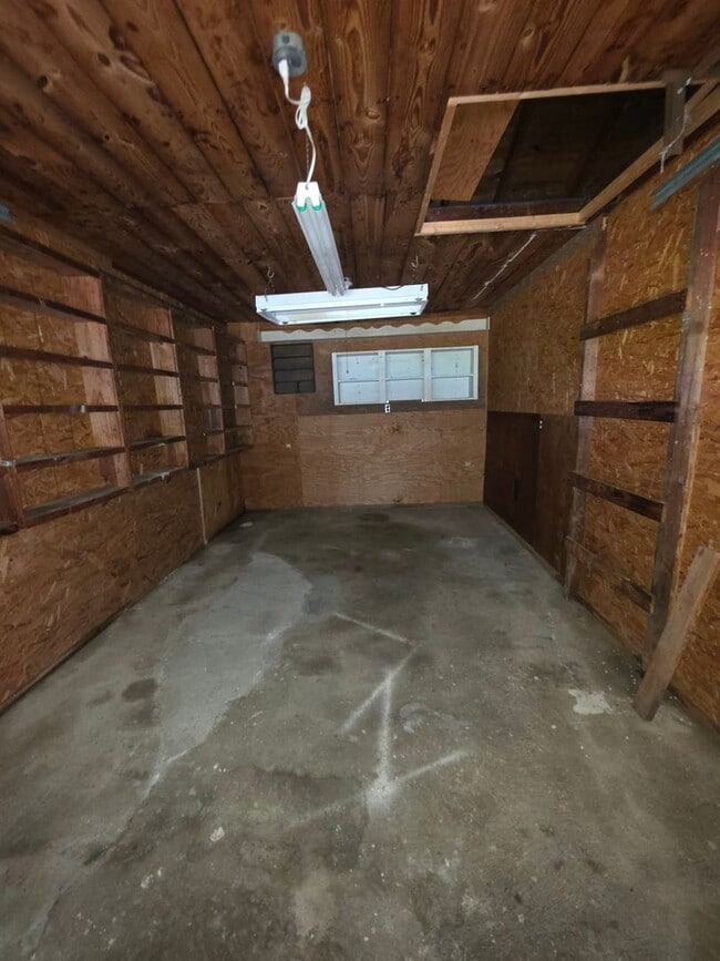 Building Photo - 3 Bedroom, 1 Bathroom Rental