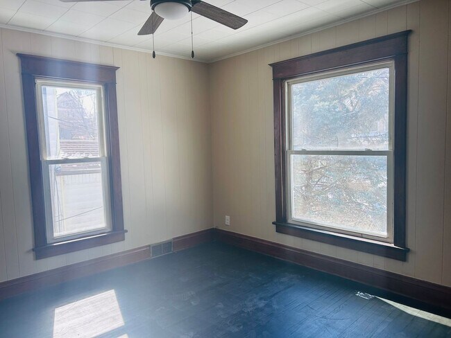 Building Photo - 440 Winona St