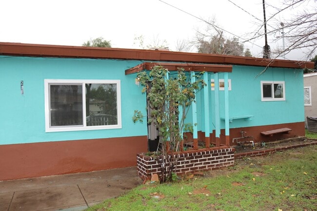 Building Photo - Beautifully Updated 3-Bedroom Home with Sp...