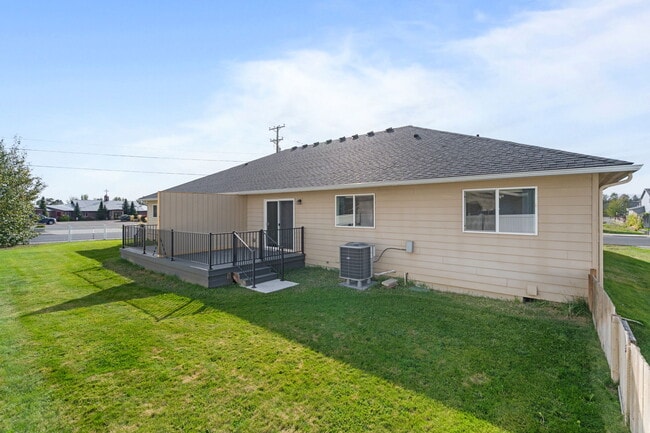 Building Photo - 717 S Stevens