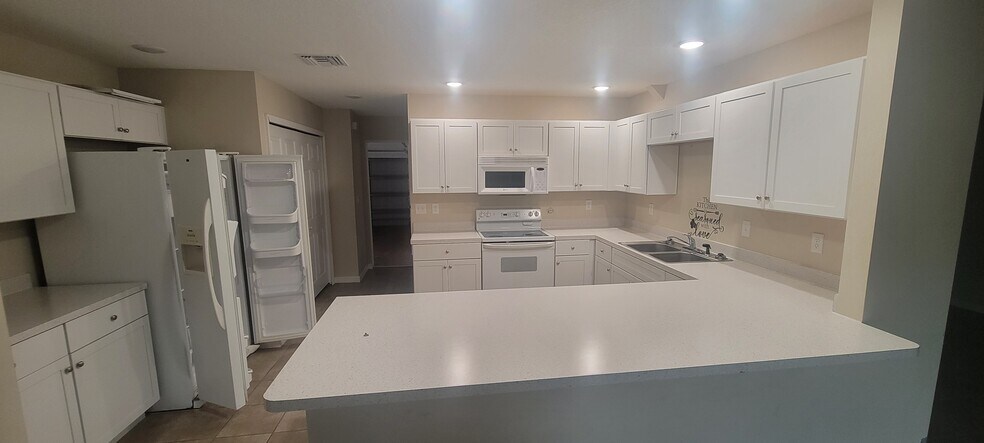 Kitchen - 2185 N Normandy Blvd