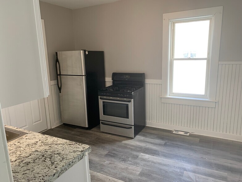 Building Photo - 10 Lehigh Ave