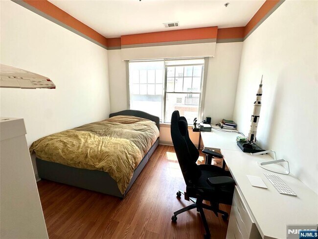 Building Photo - 2308 The Plaza