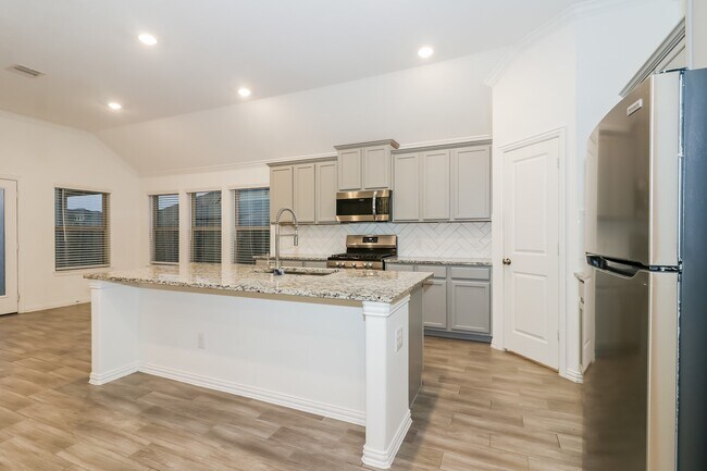 Building Photo - 14002 Oakdale Falls Ln