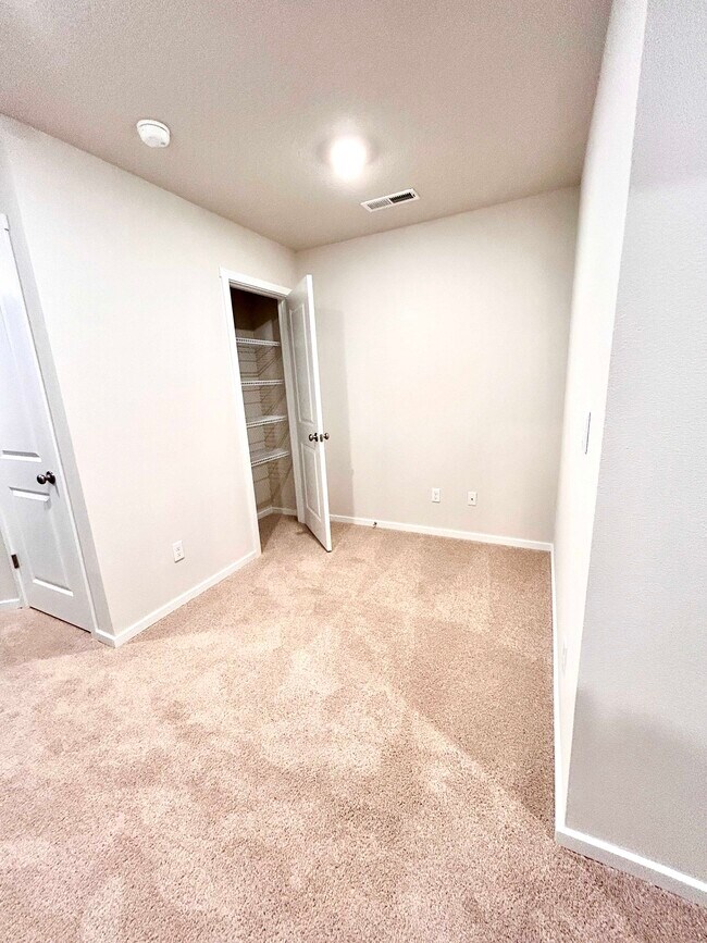 Building Photo - 10407 NE 119th Ave