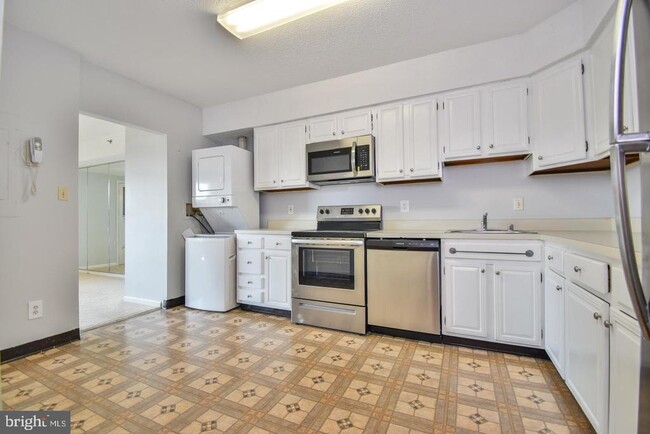 Building Photo - 3713 S George Mason Dr