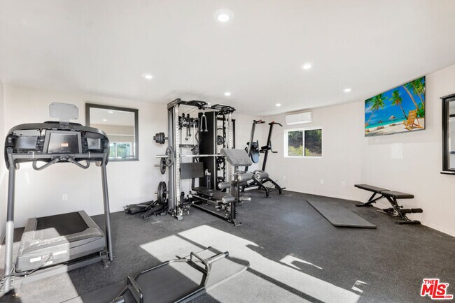 Building Photo - 7966 Mulholland Dr