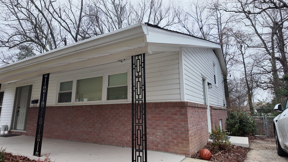 Building Photo - 1521 Anthony Dr