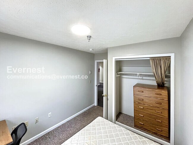 Building Photo - 208 Lower Consol Rd NW