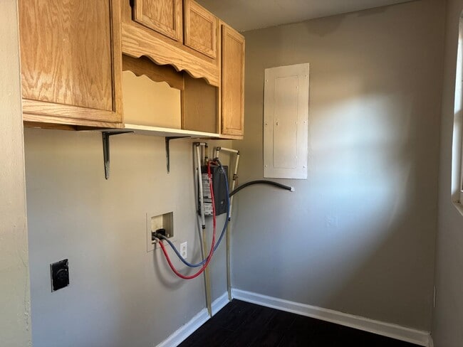 Building Photo - Cozy rural home