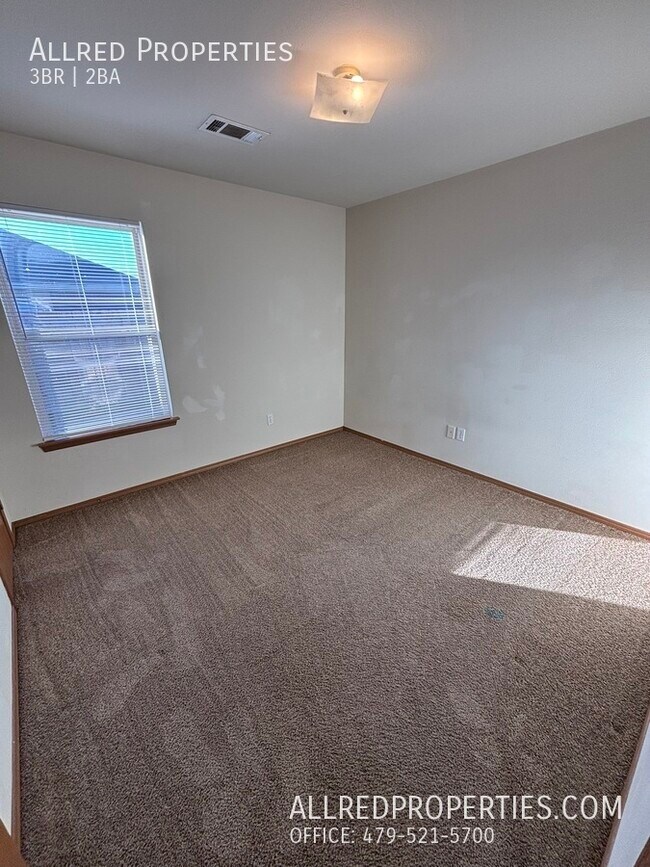 Building Photo - 305 E Asher Ct