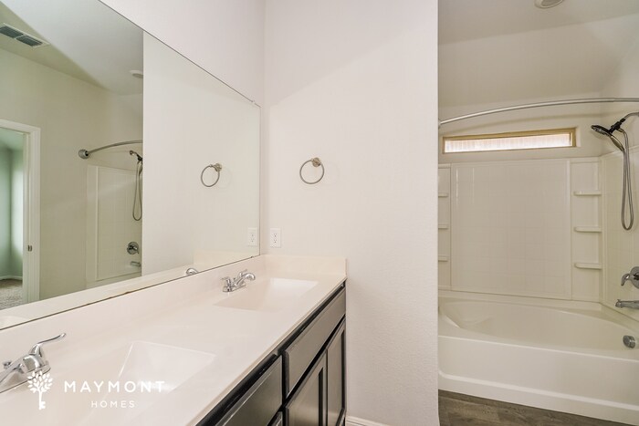Building Photo - 9732 Walnut Cove Dr