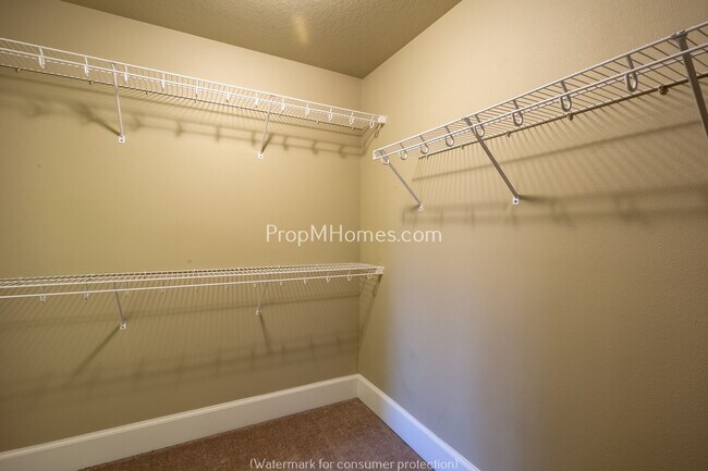 Building Photo - Beautiful Three Bedroom Home in Bethany - Available Now!