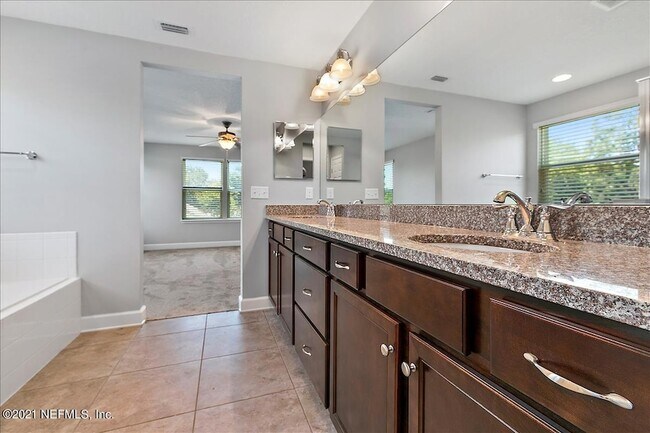 Building Photo - 1021 Seaside Dr N